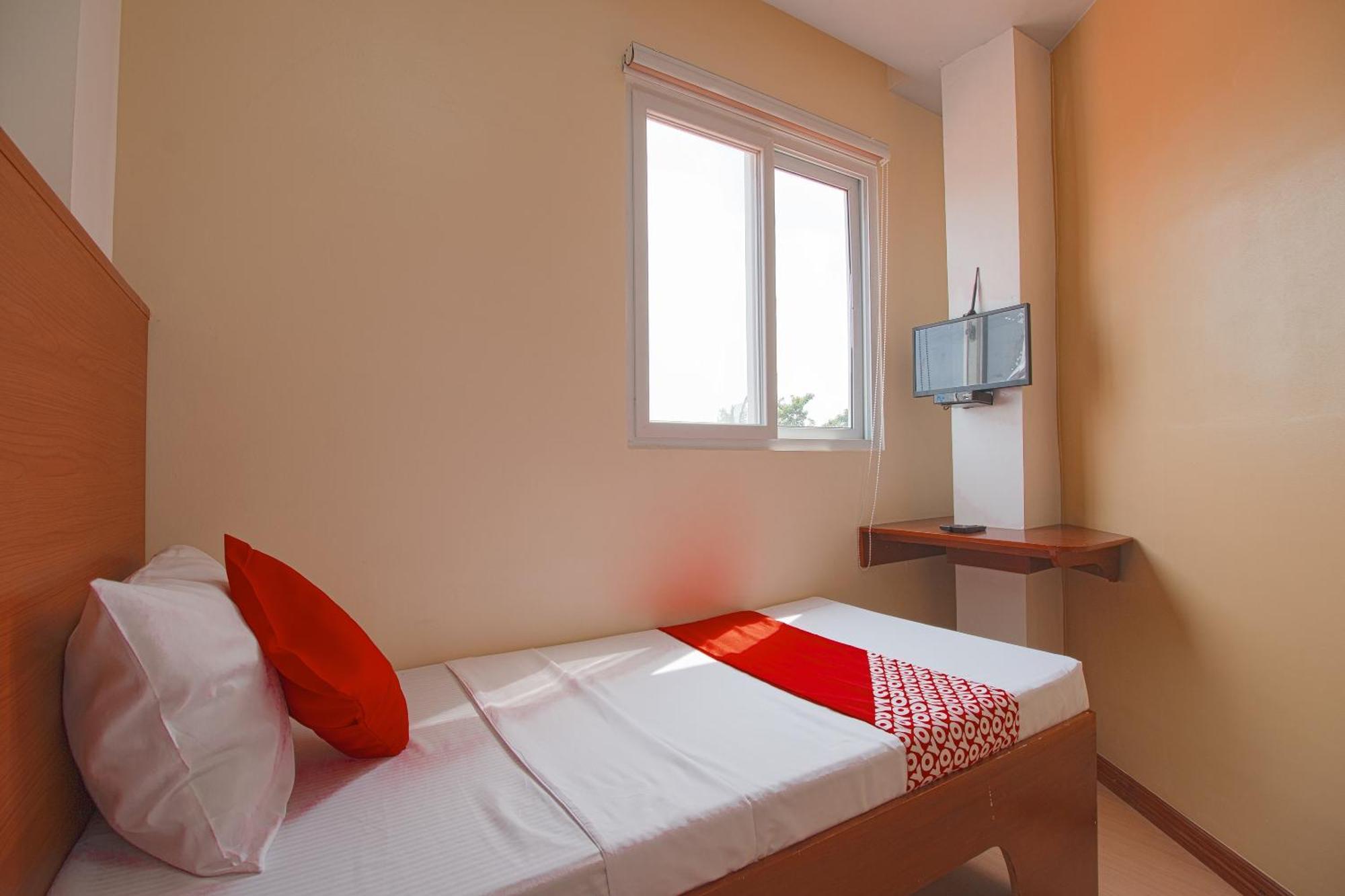 Oyo 685 K Fortune Apartelle Lapu-Lapu City Exterior photo